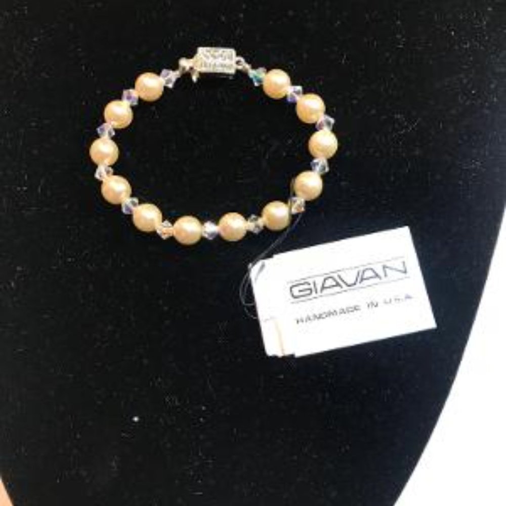 GIAVAN PEARL AND SWARORSKI BRACELET